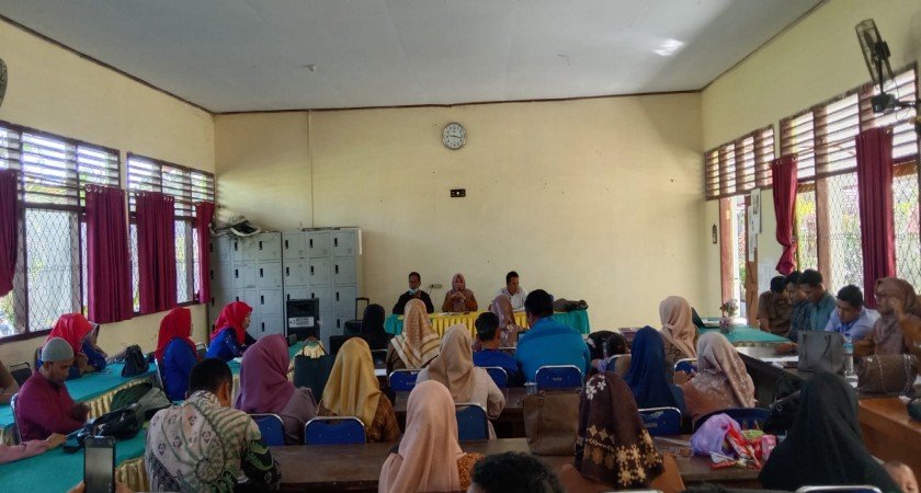 Rapat Pembagian Tugas Guru dan Tenaga Kependidikan Tahun Pelajaran 2024/2025 SMAN 1 KEMPO